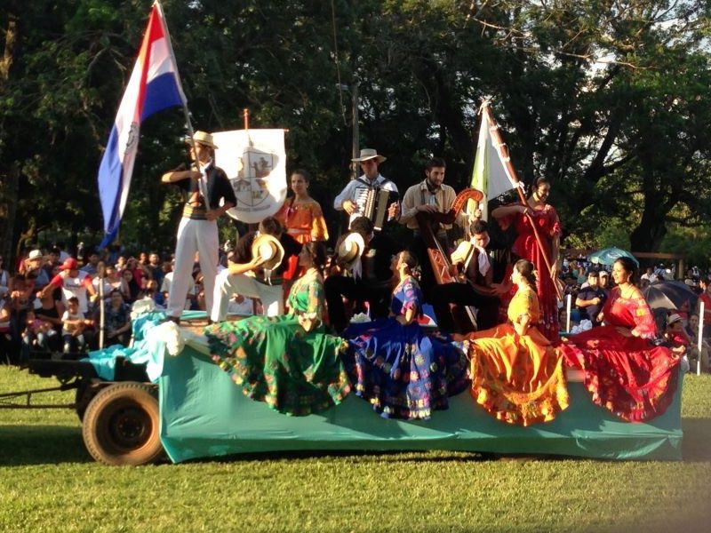 Desfile de la Fiesta de la Tradición Misionera